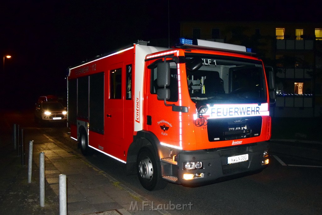 Feuer 2 Y Kellerbrand Koeln Ostheim Ruppinerstr P220.JPG - Miklos Laubert